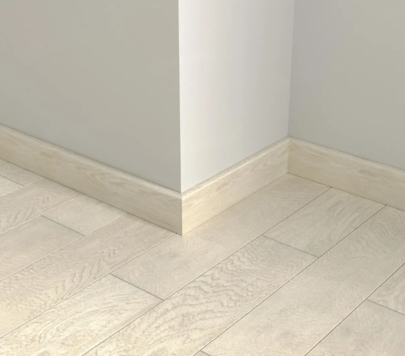 Плинтус Alpine Floor Parquet Light Дуб Адара SK 13-14 2200×80×12,5 фото в интерьере